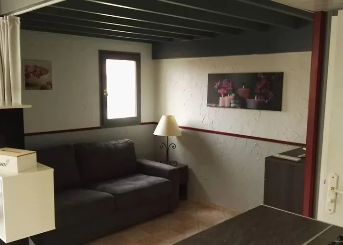Mezzanine En Avec Piscine Au Village *