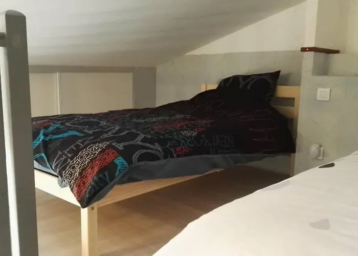 Mezzanine En Avec Piscine Au Village