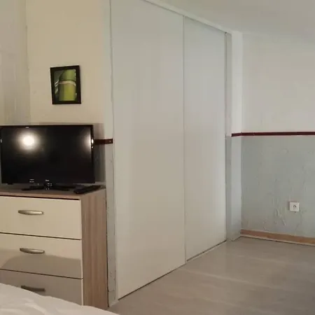 Mezzanine En Avec Piscine Au Village Apartment