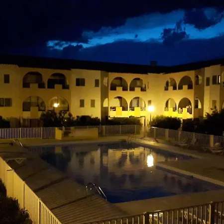 Mezzanine En Avec Piscine Au Village *