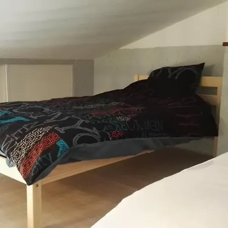 Mezzanine En Avec Piscine Au Village