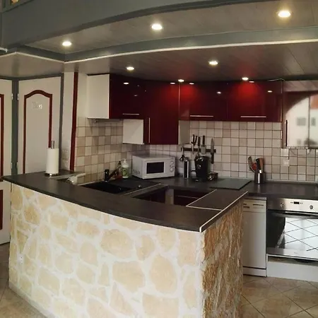 Mezzanine En Avec Piscine Au Village Apartment *